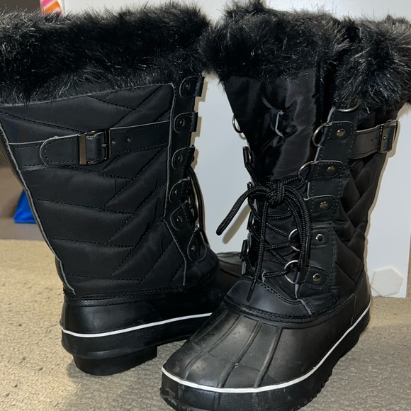 BNWOT Torrid sz 6W black snow boot - Picture 1 of 5